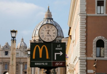 Vatikānā klusi atvēries McDonald’s 