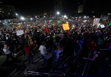 Meksikā protestos pret benzīna cenu kāpumu divi bojāgājušie, 600 aizturēti