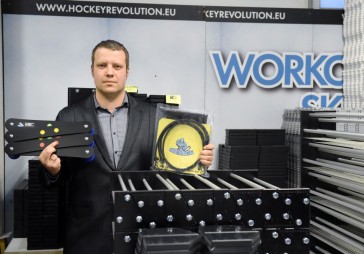 Palīdz trenēt nūjas veiklību sportistiem pasaulē 