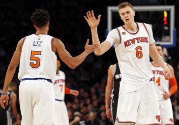 Latvijas basketbolam vēsturiskā cīņā Porziņģis un Knicks uzvar Bertāna pārstāvēto Spurs