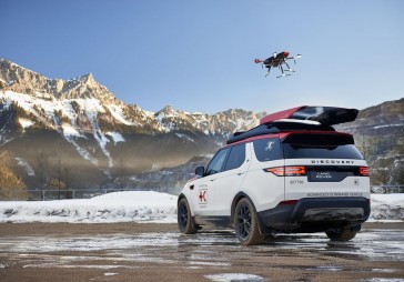  Land Rover Discovery  ar dronu glābs dzīvības