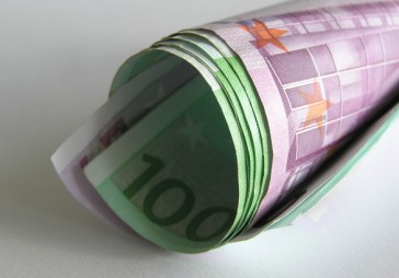 Visstraujāk algas pieaugušas vidējos un lielos uzņēmumos; Rīgā un Daugavpilī tās atšķiras par 60%