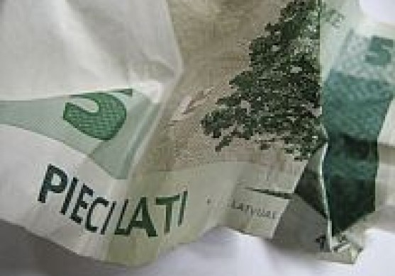 Policistu - banknošu ēdāju vēl nesoda