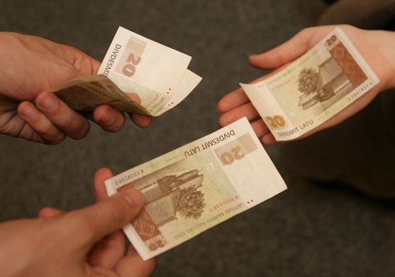 Kukuļo, lai iegūtu autovadītāja apliecības