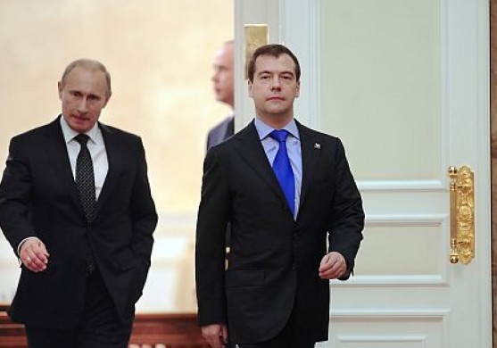 WikiLeaks: ASV, Baltija un Ziemeļvalstis mēģinājušas iedzīt ķīli starp Putinu un Medvedevu