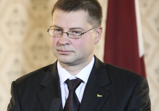 Premjers: ar inflācijas apkarošanas plānu vēl jānogaida