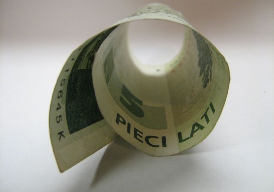 Latvijai, pārfinansējot parādu, nāksies maksāt vairāk