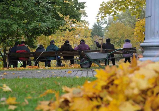 Simtlatnieku pasākums neesot samazinājis nabadzības risku 