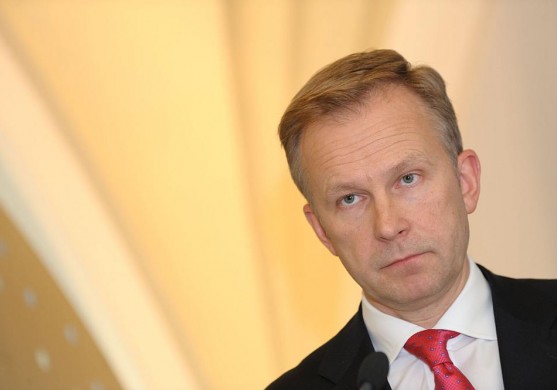 Rimšēvičs: cerams Latvija nepaklups uz 130 milj. Ls konsolidācijas rēķina
