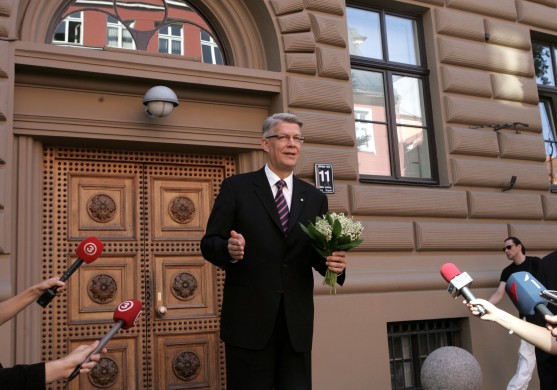 Zatlers deputātiem apliecina apņēmību iesaistīties politikā