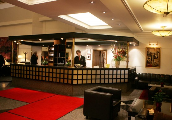 Hotel de Rome ēkas jaunie īpašnieki mēģina pārņemt viesnīcas darbību 