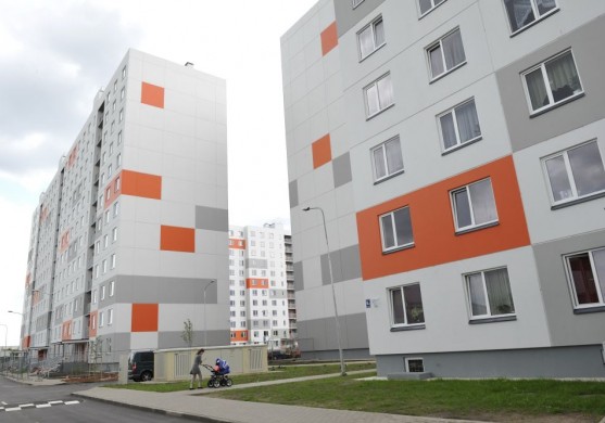Pabeidz pašvaldības dzīvojamo māju kompleksu Ulbrokas ielā 