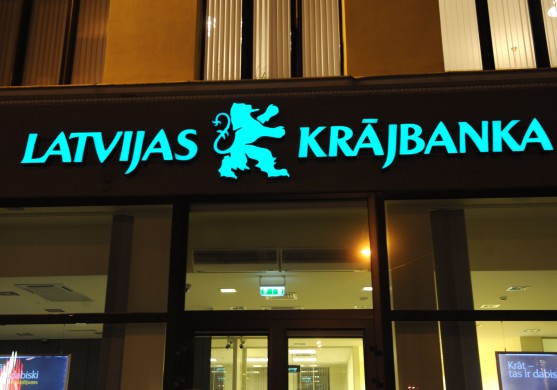 Pārķerot  Krājbankas klientus, bankas pagarina darba laikus