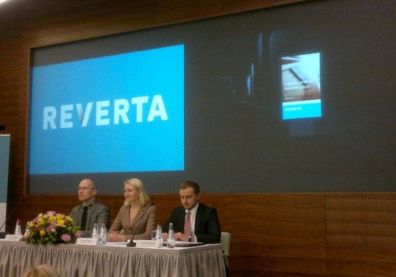 Papildināta ar foto: Parex banku pārdēvē par Reverta