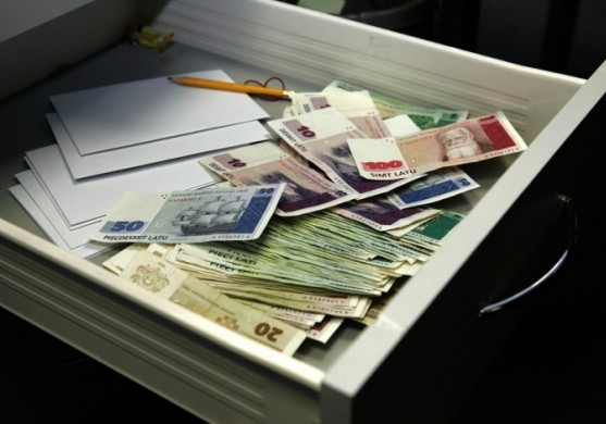 ZZS prasa atklāt, kam no Krājbankas pārskaitīti 50 miljoni latu
