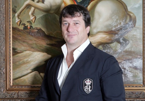 AB Holding esot tikai gandrīz tukša izkārtne