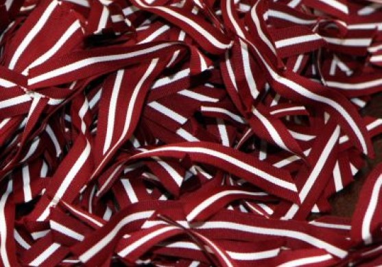 Ugunsgrēkā cietis sarkanbaltsarkano lentīšu ražotājs