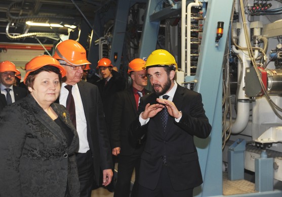 Premjere viesojas Groglass rūpnīcā