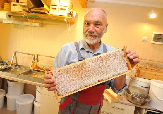 Medus trīs litru burkās ir vēsture