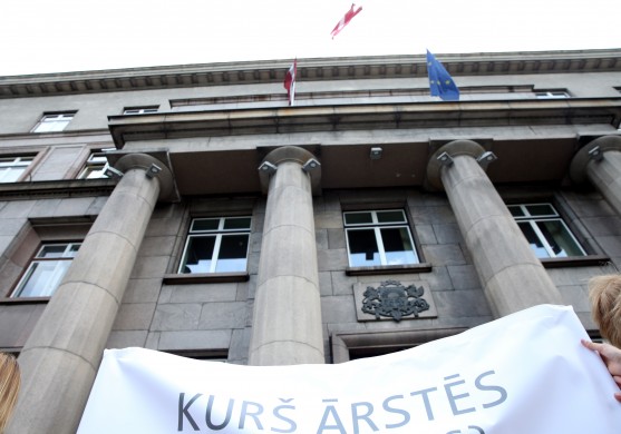 Nākamgad valdības prioritātēm papildus novirzīs 32,6 miljonus eiro; nozaru ministrijām - 31,6 miljonu eiro