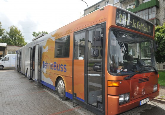 Cenšas ieinteresēt skolēnus par inženierzinātnēm 