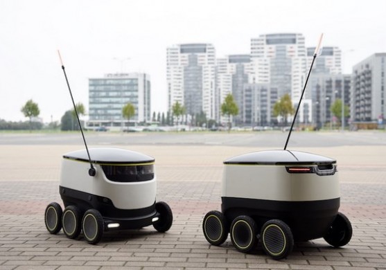 FOTO: Starship Technologies piegādes roboti Rīgas ielās