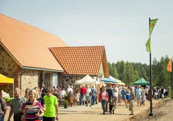 Atdzīvināta Straupes zirgu pasta stacija 