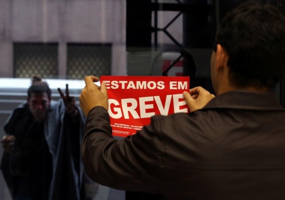 Banku darbinieki Brazīlijā 30.dienu turpina streiku