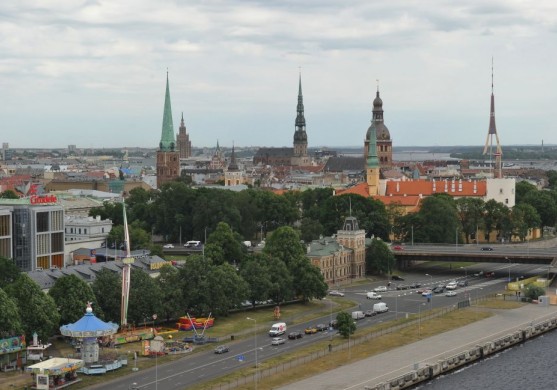 Eksperts: Nekustamo īpašumu tirgu pozitīvi ietekmē vairāki faktori