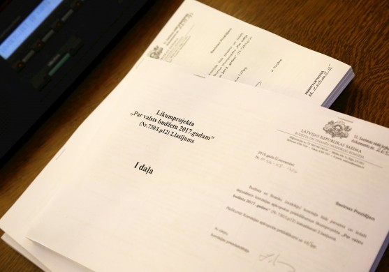 20 stundu ilgā sēdē Saeima apstiprina 2017.gada budžetu