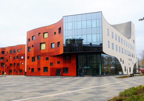 Papildināta - Kavējoties Stradiņa slimnīcas jaunā korpusa nodošanai, soda nauda būvniekiem jau 200 000 eiro