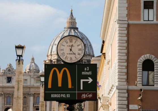 Vatikānā klusi atvēries McDonald’s 