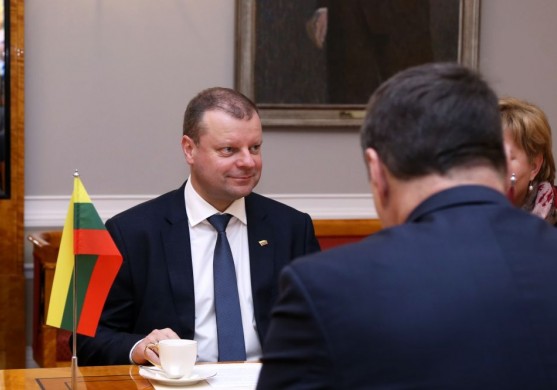 Lietuvas premjers nav pārliecināts par Rail Baltica līguma parakstīšanu