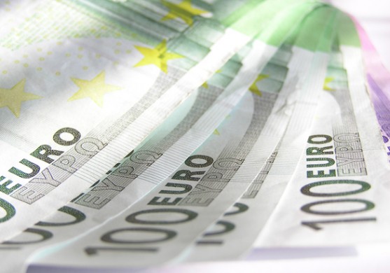 Jādeklarē darījumi, kas pārsniedz 3000 eiro skaidrā naudā 