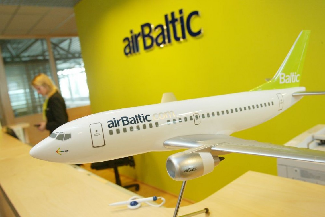 Air baltic. Авиакомпания Эйр Балтик. AIRBALTIC самолеты. AIRBALTIC фото. AIRBALTIC самолет с пропеллером.