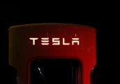Masks pārdevis Tesla akcijas piecu miljardu dolāru vērtībā