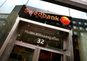 Bijušo Swedbank vadītāju apsūdz krāpšanā un tirgus manipulēšanā