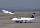 Darbinieku trūkuma dēļ Lufthansa jūlijā atceļ simtiem lidojumu