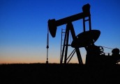 Akciju un naftas cenas krītas