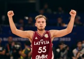 Latvijas basketbolisti uzvar Itāliju un cīnīsies par piekto vietu Pasaules kausā