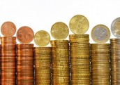 Kopējie nodokļu parādi Latvijā sarukuši līdz 851,8 miljoniem eiro