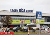 Rīgas lidosta sākusi izmantot trīs jaunos pasažieru gaisa tiltus
