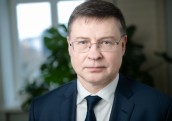 Dombrovski trešo reizi virza eirokomisāra amatam