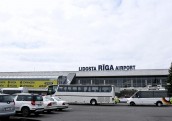 Taksometru pakalpojumus Rīgas lidostā atsāks sniegt Red Cab