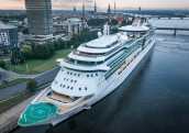 FOTO: Pasaules kruīza ietvaros Rīgā viesojas kuģis Serenade of the Seas