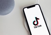 Kanāda liek slēgt TikTok uzņēmumu, bet nebloķē platformu