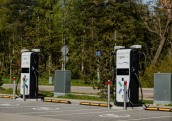 Liepājā atklāj piecas jaunas Ignitis ON uzlādes stacijas