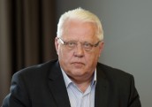 Valdības dāvana iedzīvotājiem - bedres