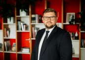 Finanšu tirgi pirmajā pusgadā: politikas, inflācijas un nenoteiktības krustpunktā