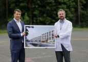 Austrumu slimnīca un UPB paraksta līgumu par jaunā korpusa būvniecību